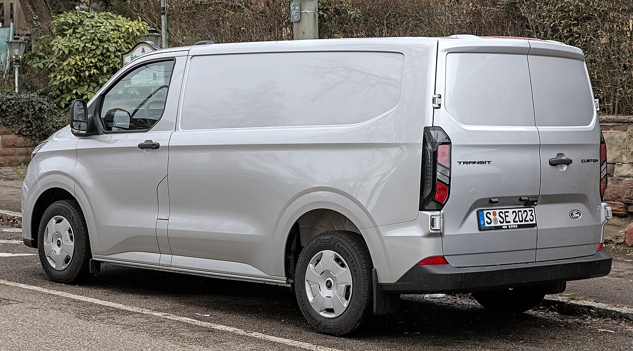 Kiralık ticari panelvan araç — Ford Transit / VW Transporter